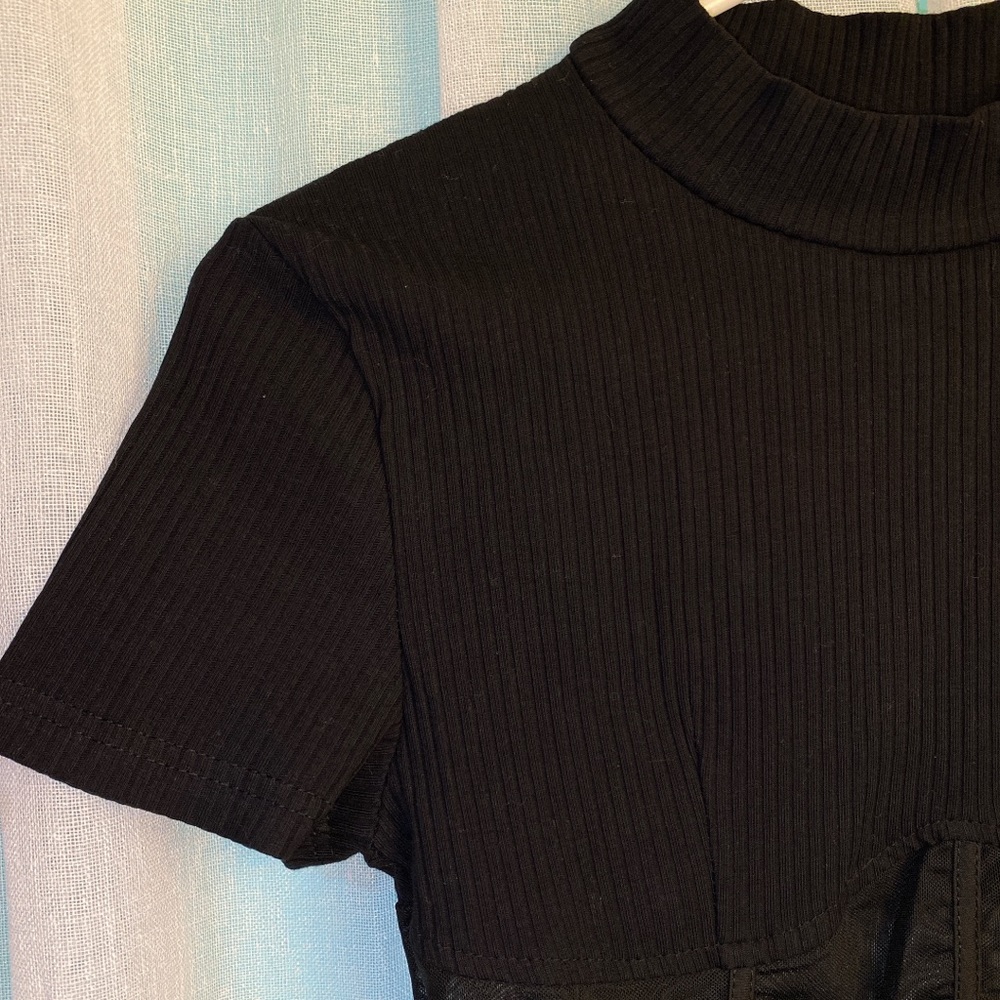 Mesh - Picture 3 of 4